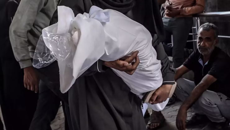7 aylık bebek annesinin kucağında İsrail kurşunuyla can verdi