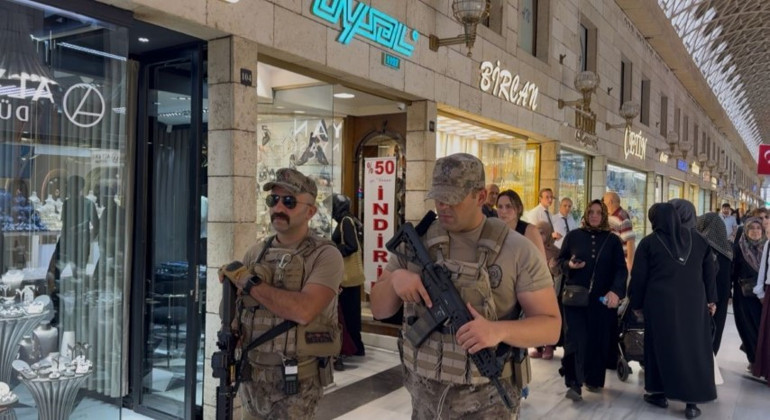 Esnafın kabusu olmuşlardı Özel harekat, otomatik silahlarla nöbet tutuyor