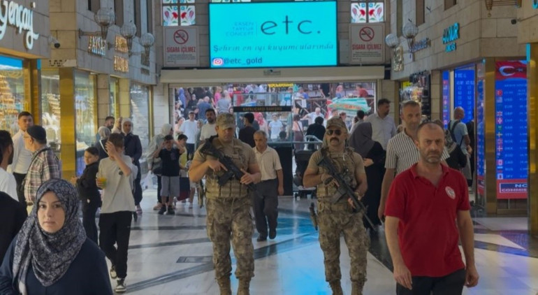Esnafın kabusu olmuşlardı Özel harekat, otomatik silahlarla nöbet tutuyor