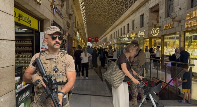 Esnafın kabusu olmuşlardı Özel harekat, otomatik silahlarla nöbet tutuyor