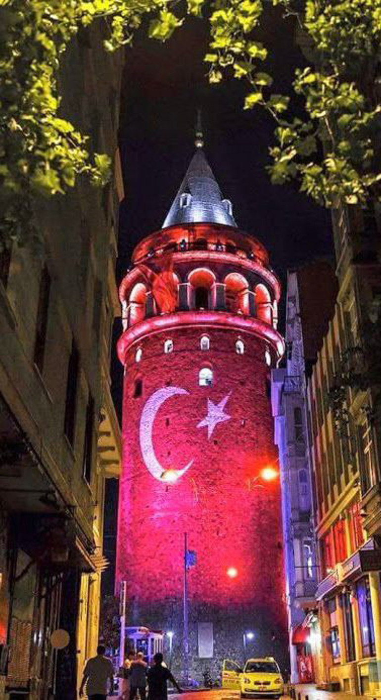 Galata Kulesinden milli maç heyecanı