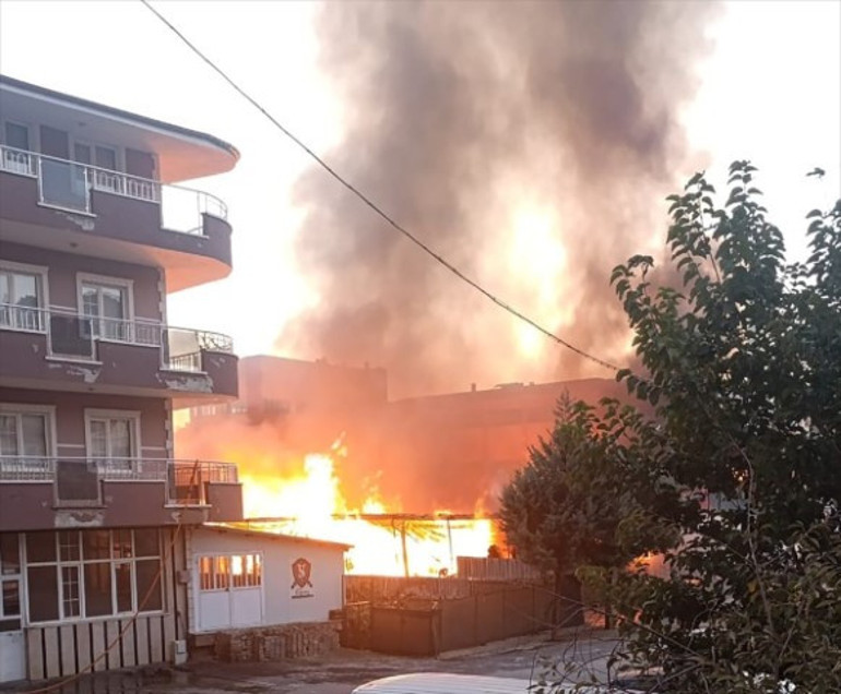 Konyada yürekler ağza geldi: Silah fabrikasındaki yangın kontrol altına alındı