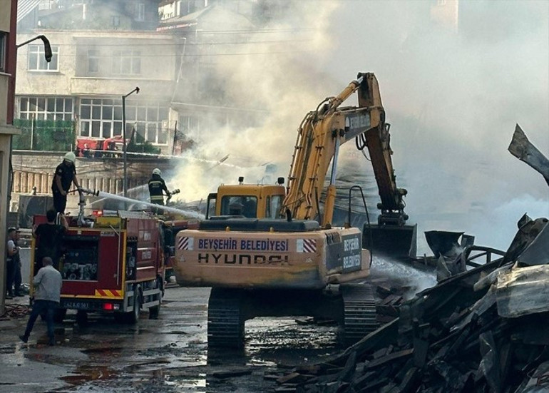 Konyada yürekler ağza geldi: Silah fabrikasındaki yangın kontrol altına alındı