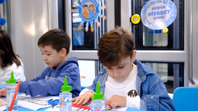 Kocaeli’de diyabetli çocuklar için tramvay süslendi