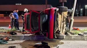 Kocaeli’de takla atan otomobildeki 2 kişi yaralandı