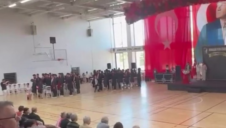 Ankara Fen Lisesi öğrencilerinden protesto! Okur müdürüne sırt döndüler