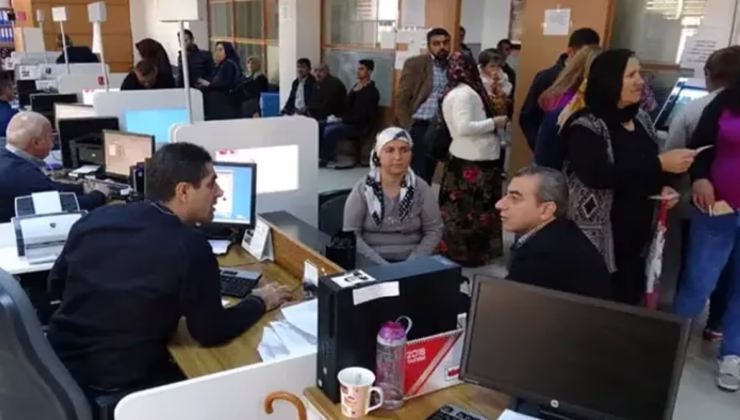 İlçe merkezlerinde kuyruk oluştu: 4 milyon kişi yetişemezse ceza yiyecek