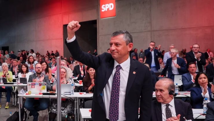 Özgür Özel ayakta alkışlandı: ‘Kurtuluş yok tek başına, ya hep beraber ya hiçbirimiz’