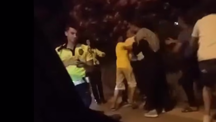 Ehliyetsiz sürücünün babası, polislere saldırdı