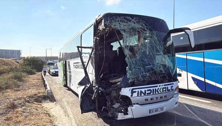Kocaeli’de Yolcu Otobüsü Kamyona Çarptı: 1’i Ağır 7 Yaralı