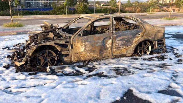 Bulgaristan’dan Gelen Araç, Motor Arızası Nedeniyle Ateşe Verildi