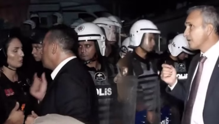 CHP İstanbul İl Başkanlığı önünde tansiyon yükseldi: Polis binayı abluka altına aldı