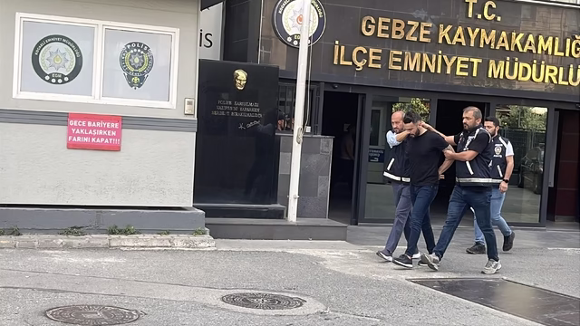 Çocuklarının gözü önünde babaya tokat atan cip sürücüsü tutuklandı (3)