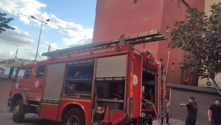 Dilovası’nda 5 Katlı Apartmanda Yangın Çıktı