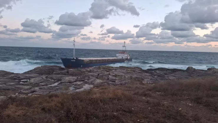 Kefken’de Kuru Yük Gemisi Karaya Oturdu