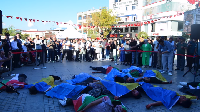 Kocaeli’de “Barış İçin Sessizlik” etkinliği düzenlendi
