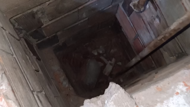 Kocaeli’de havalandırma boşluğuna düşen kişi itfaiye ekiplerince kurtarıldı