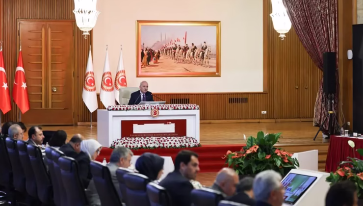 Komisyonda gerginlik! DEM Parti salonu terk etti
