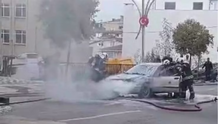 Çayırova’da Otomobil Yangını: İtfaiye Ekipleri Müdahale Etti