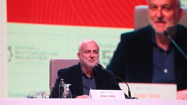 Kocaeli Kitap Fuarı’nın ilk gününde söyleşi ve imza etkinlikleri gerçekleştirildi