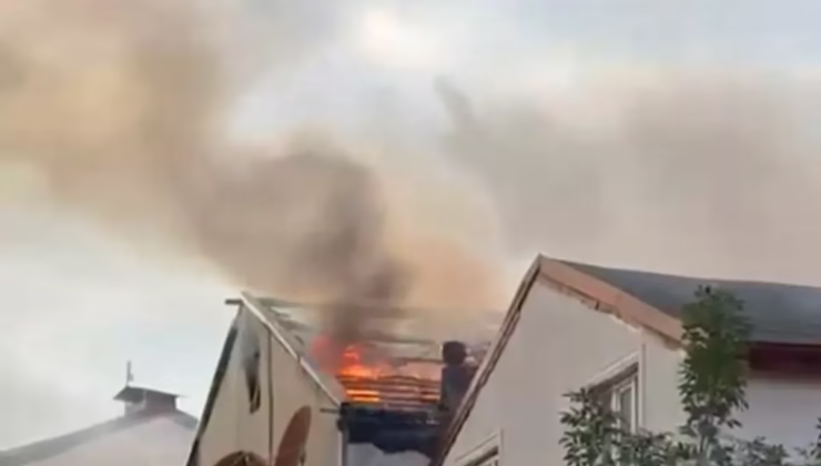Kocaeli’de Bina Çatısında Yangın: Mahalle Dumanla Kaplandı