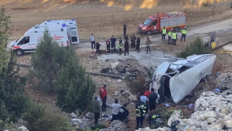 Mersin’de minibüs şarampole yuvarlandı: 5 ölü