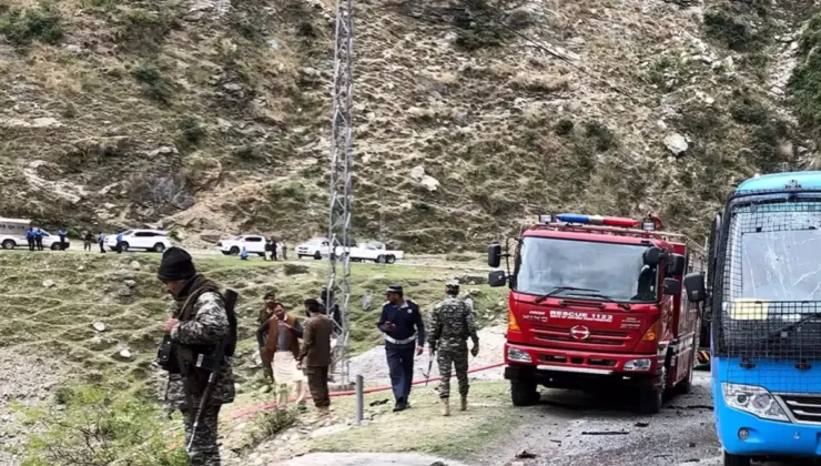 Pakistan’da kamyon uçuruma yuvarlandı: 15 ölü, 8 yaralı