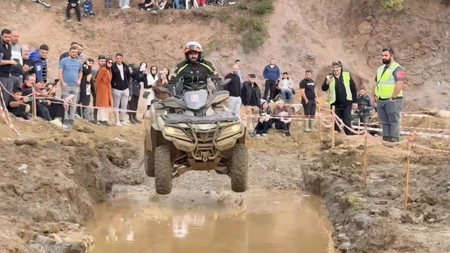 Gölcük’te ATV tutkunları zorlu parkurda mücadele etti