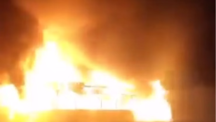 İETT otobüsü alev topuna döndü! Geriye demir yığını kaldı