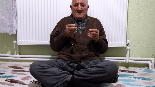 Yaşlı çift doğal gazla tanıştı: “Hayal bile edemiyorduk”Tüp ve kömür derdi bitti, sıcak su konforu geldiSoba çilesi bitiyor: 250 hane ücretsiz dönüşümle ısındı