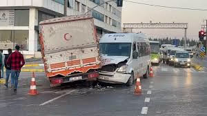 Kocaeli’de iki kamyon çarpıştığı kazada 1 kişi yaralandı