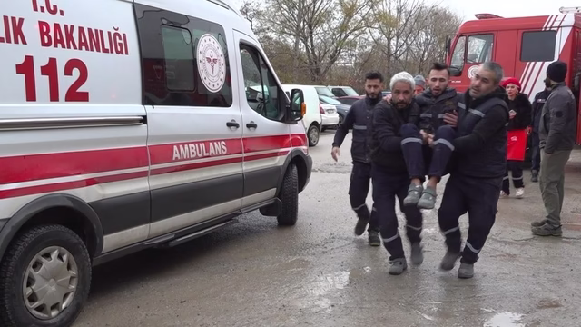 Beton fabrikasında yangın: 2 işçi dumandan etkilendi