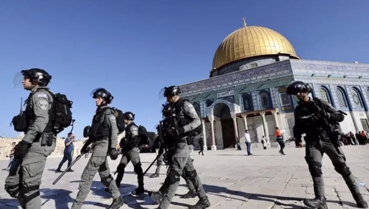 Filistin topraklarını gasbeden İsrailliler, Mescid-i Aksa’ya baskın düzenledi