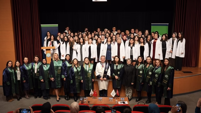 Geleceğin sağlıkçıları beyaz önlüklerini giydi