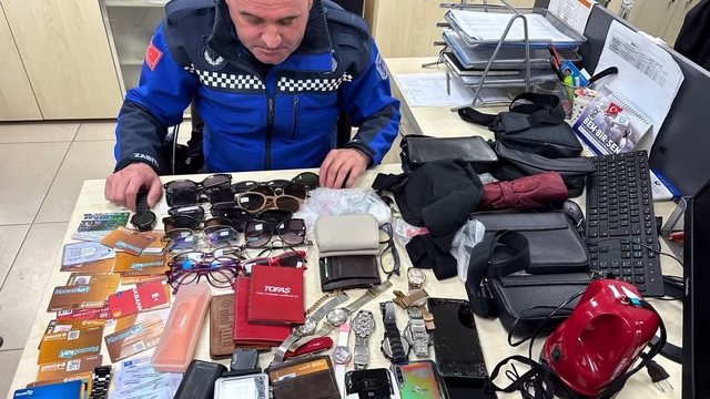 Kocaeli’de kayıp eşyalar “Alo 153” ile sahiplerini bekliyor