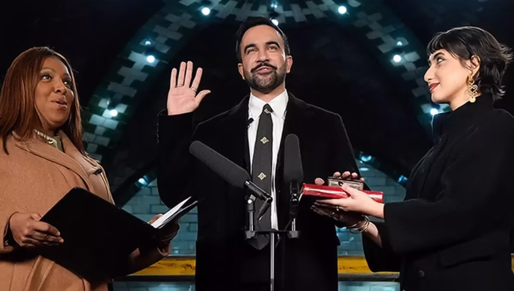 ABD’de tarihi yemin! Mamdani Kur’an-ı Kerim’e el basarak göreve başladı